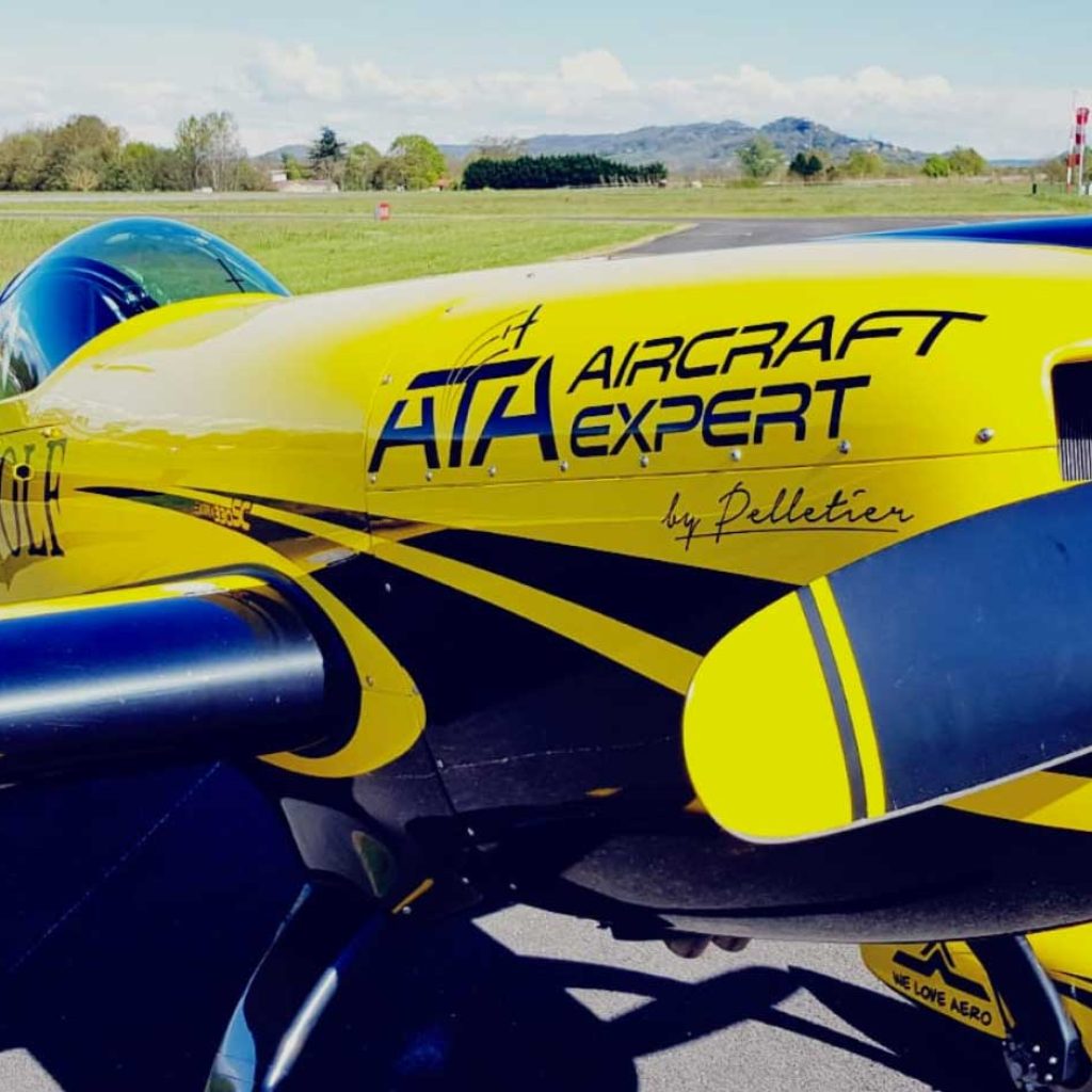 Le Champion du Monde de Voltige Aérienne 2019 sur un avion sponsorisé par ATA !