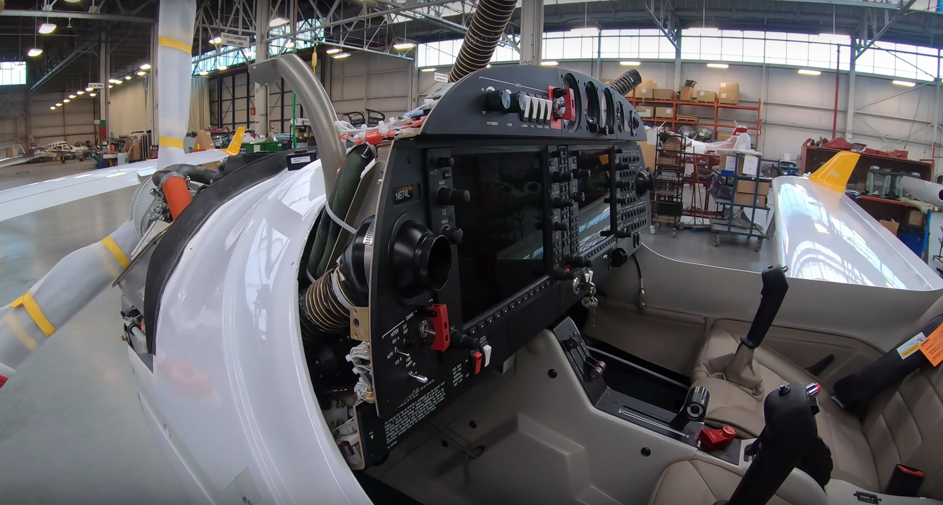 La fabrication d'un DIAMOND AIRCRAFT, step by step ! ATA by Pelletier La fabrication d'un DIAMOND AIRCRAFT, step by step ! ATA by Pelletier