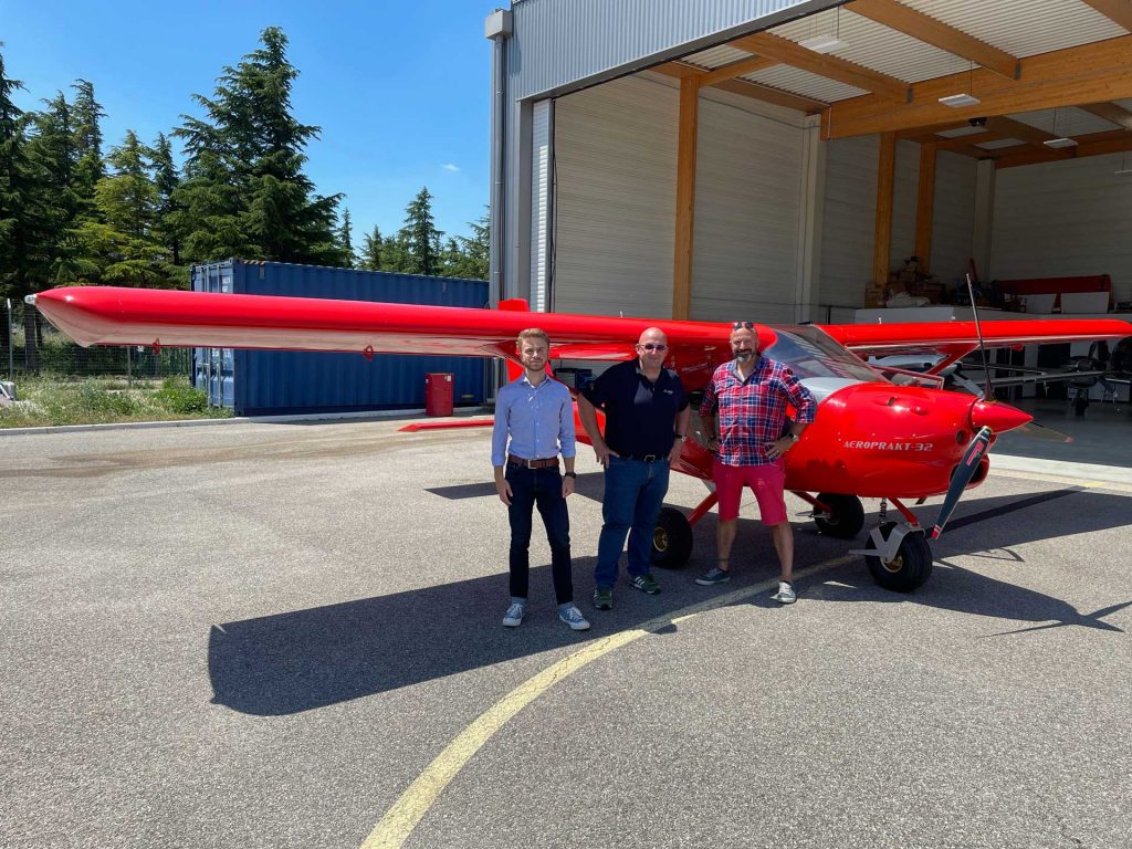 Un nouvel AEROPRAKT A32 livré par l’équipe ATA !